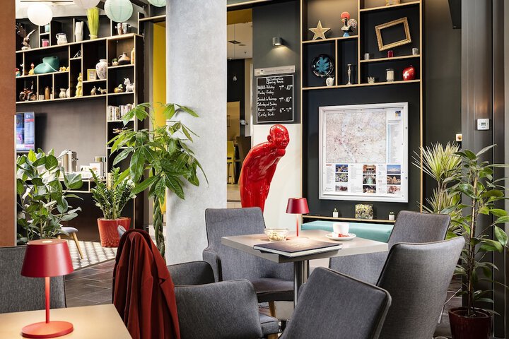 Guest Lobby