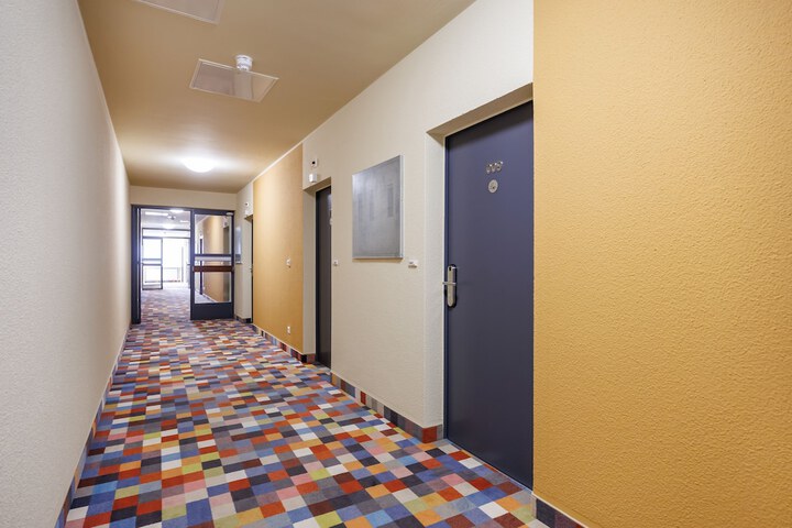 Handrails in hallways