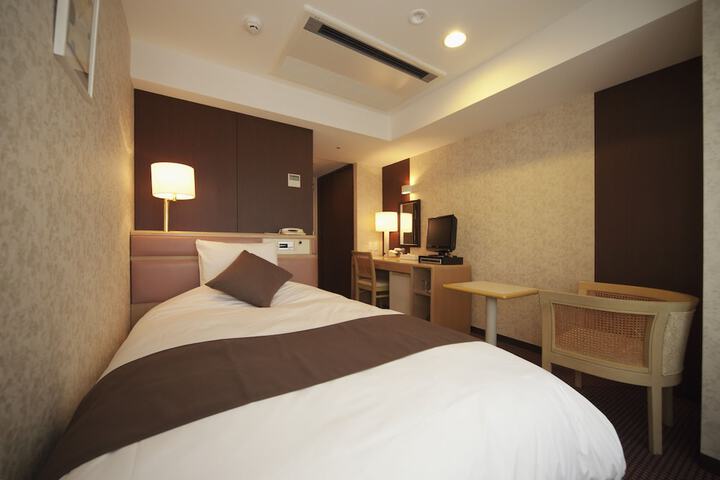 Room 4 of 93