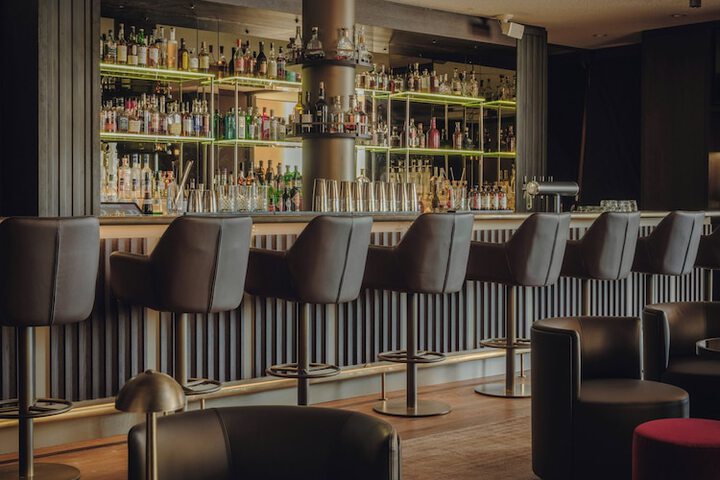 Lounge 98 of 115
