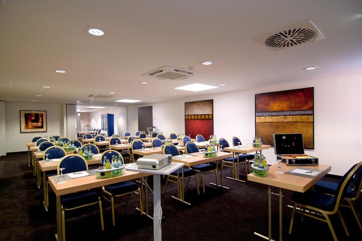 Business Center 62 of 78
