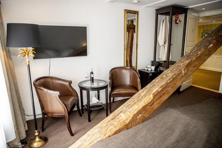 Room 9 of 60