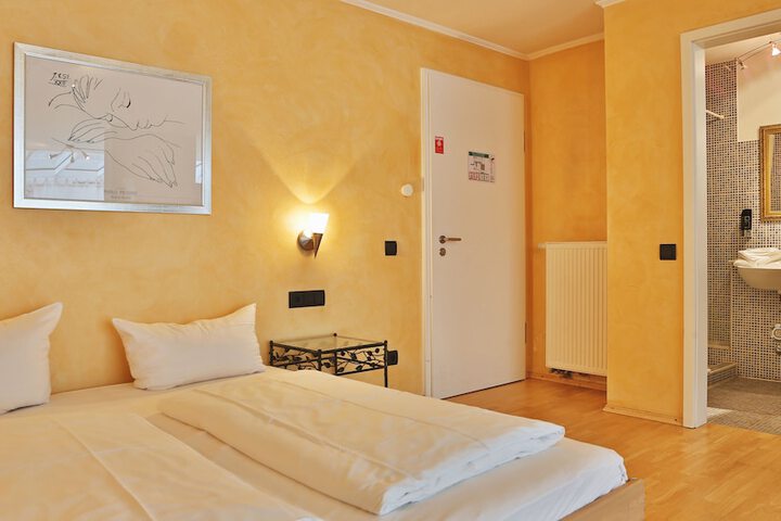 Room 7 of 30
