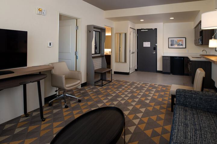 Room 13 of 66