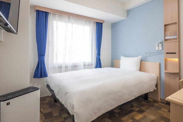 Room 9 of 50