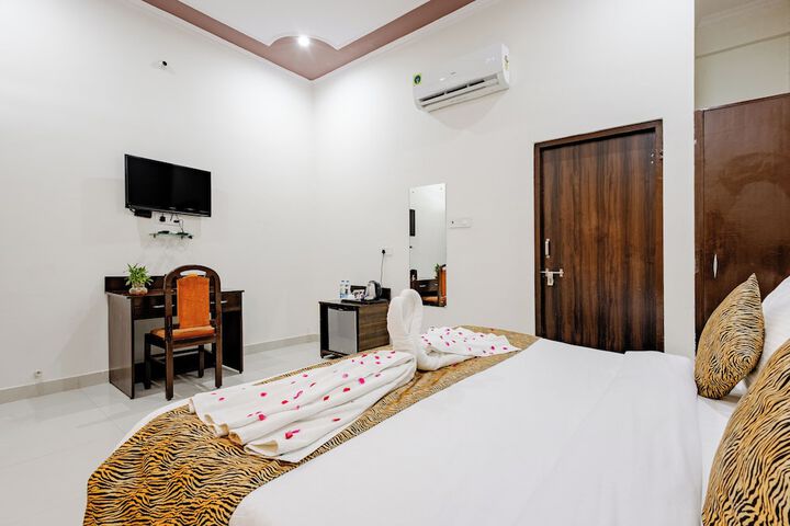 Room 6 of 38