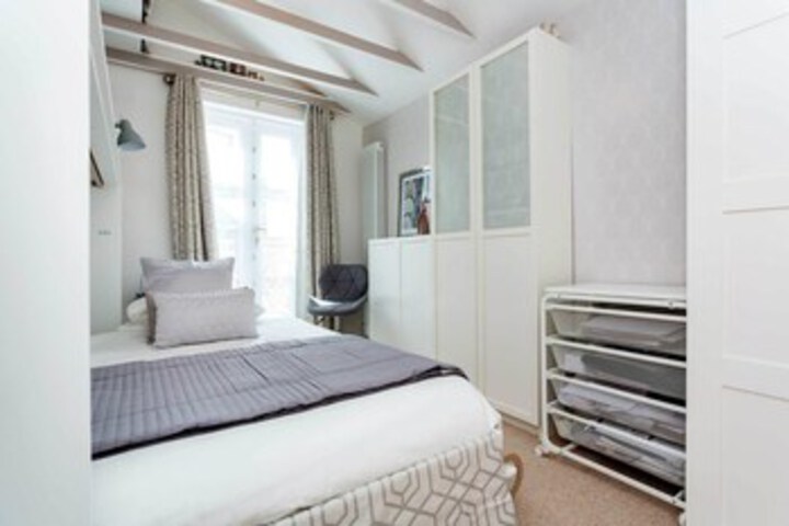 Room 18 of 21