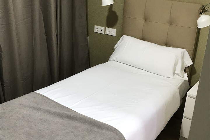 Room 8 of 27
