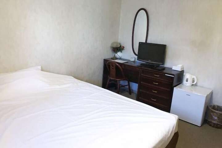 Room 28 of 69