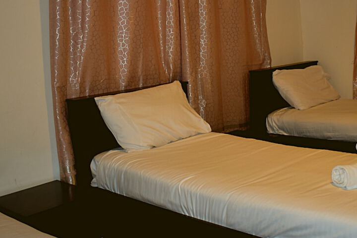 Room 32 of 68