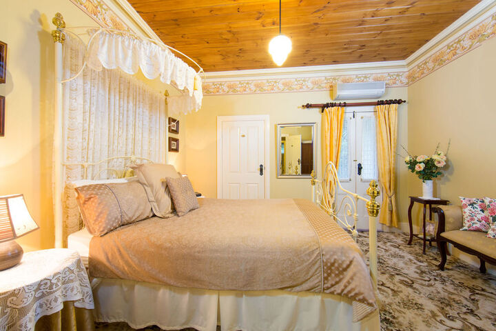 Room 14 of 25