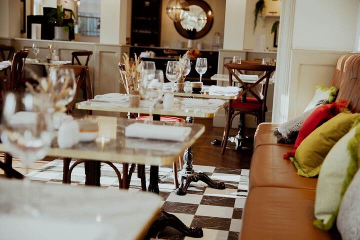 Dining 87 of 128
