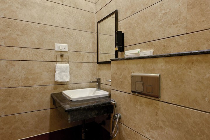 Room 33 of 49