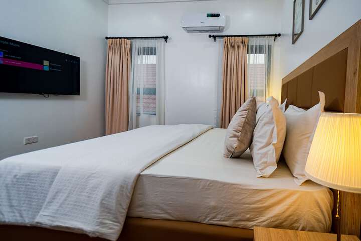 Room 9 of 22