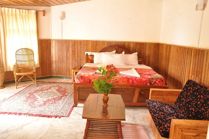Room 6 of 122