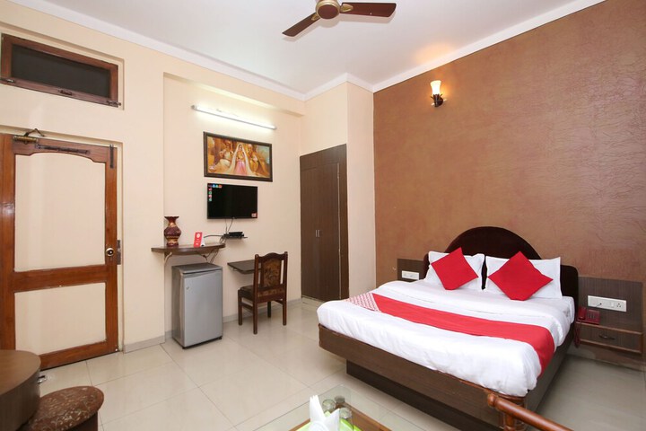 Room 12 of 24