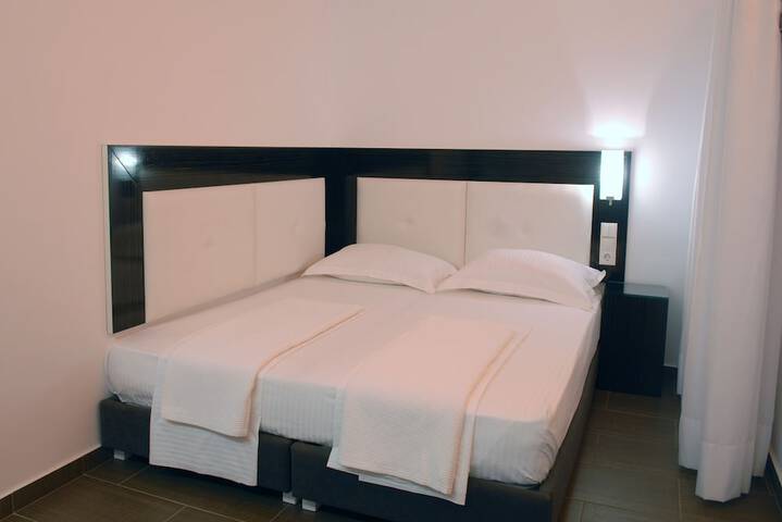 Room 16 of 38