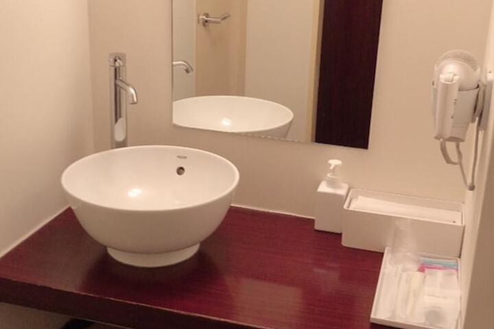 Room 21 of 36