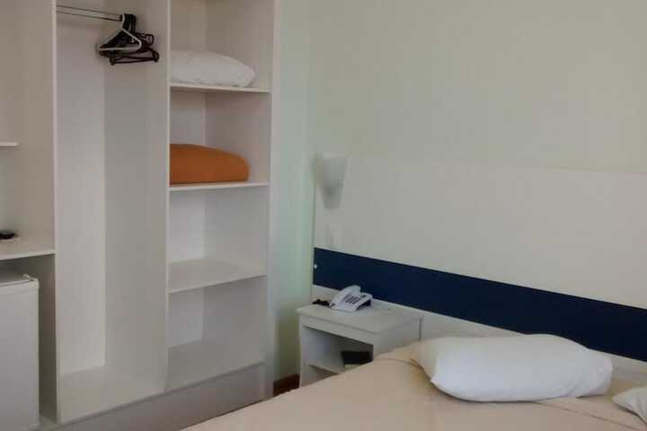Room 19 of 40