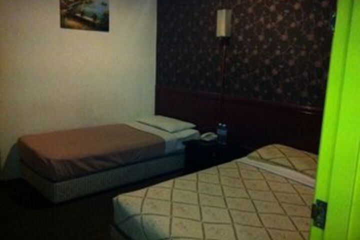 Room 8 of 13