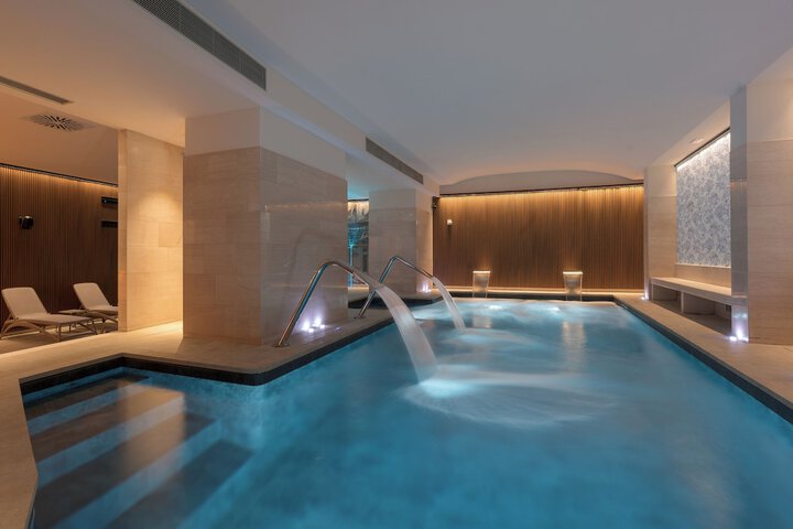 Pool 44 of 77