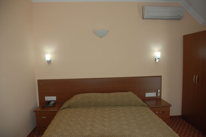 Room 7 of 25