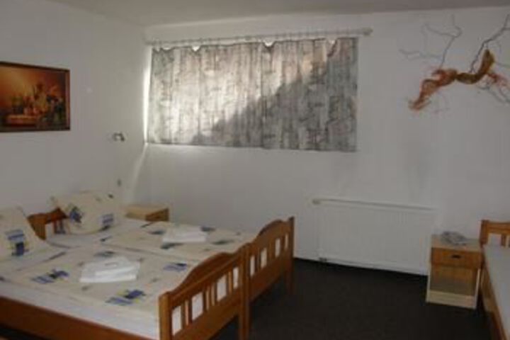 Room 15 of 28