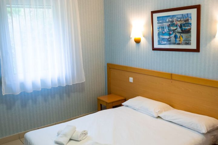 Room 7 of 27
