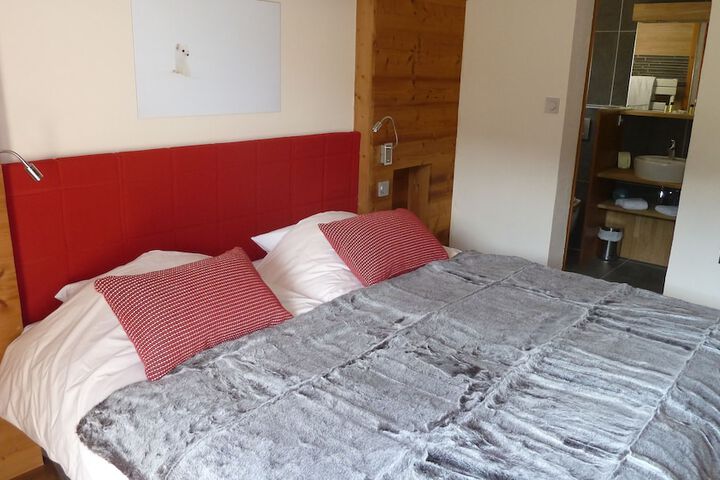 Room 5 of 42