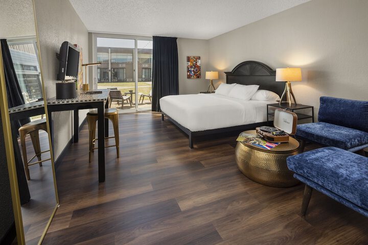 Double Accessible King Size Bed (2 of 7)
