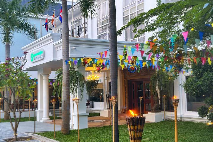 Hotel Exterior 118 of 130