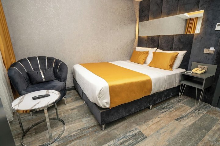 Room 11 of 24