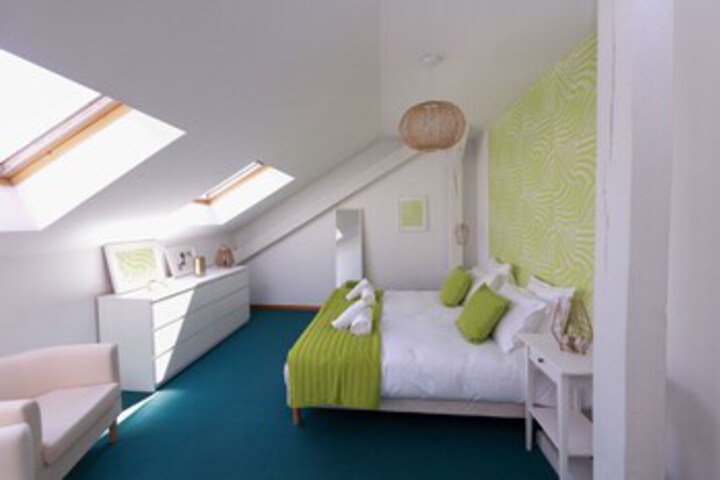 Room 14 of 25