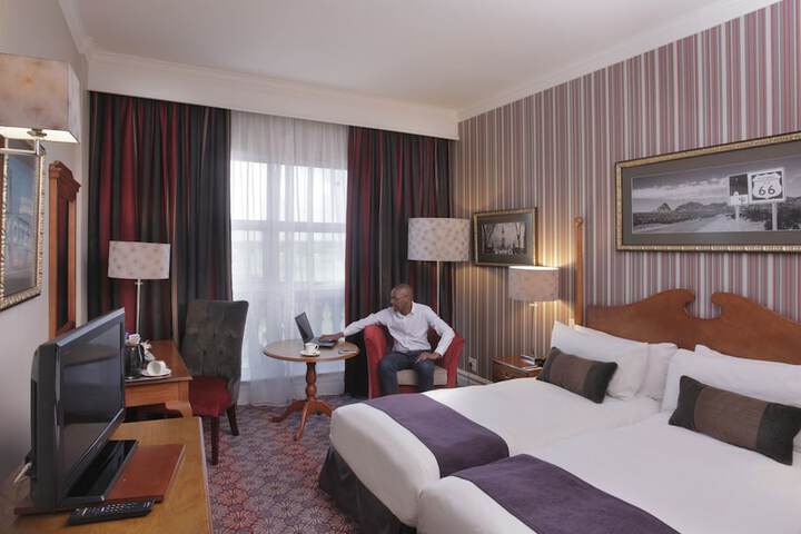 Room 9 of 46
