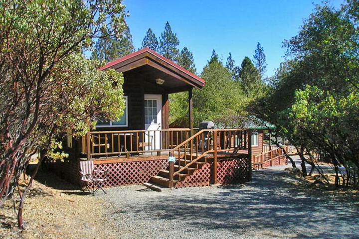 Image of Lake of the Springs Camping Resort Cabin 1