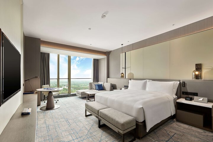 Room 33 of 63