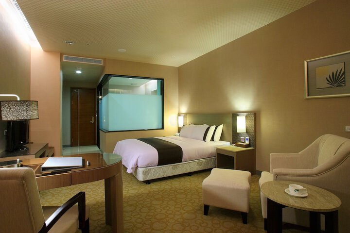 Room 11 of 43