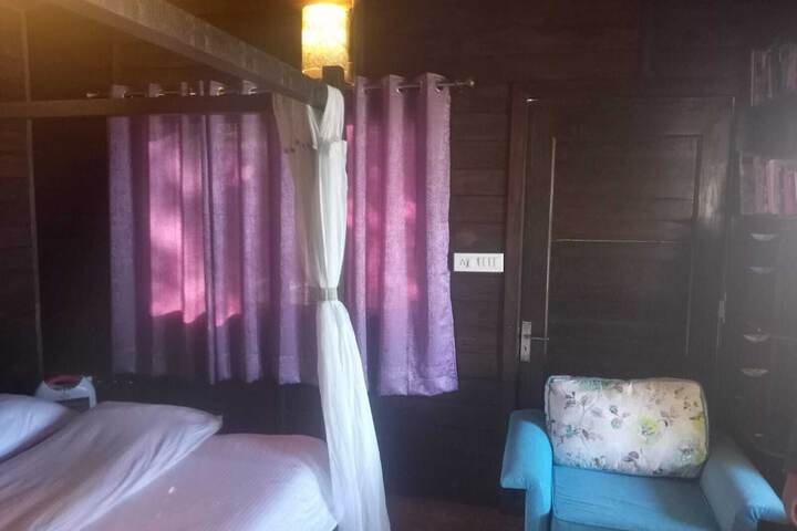 Room 5 of 11