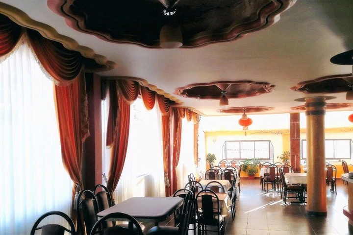 Dining 8 of 11