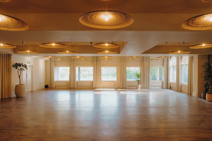 Ballroom/Hall 67 of 75