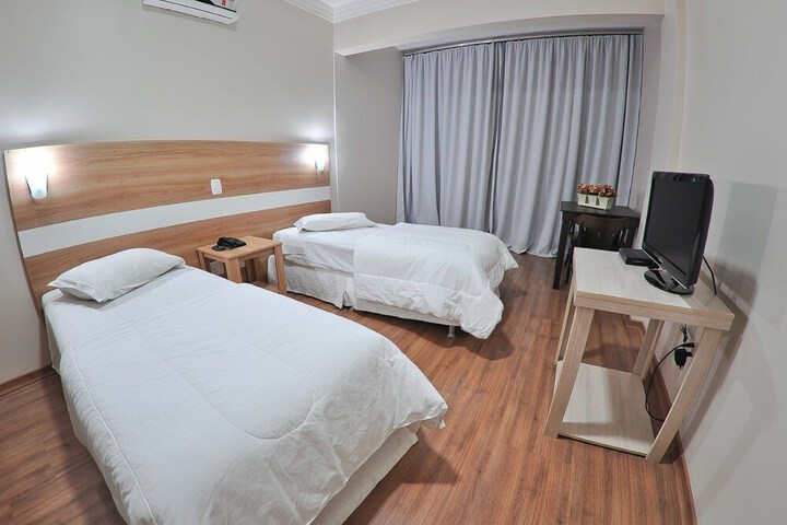 Room 10 of 40