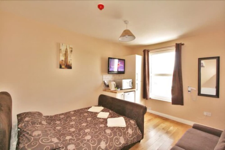 Room 17 of 28