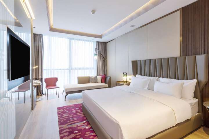 Room 37 of 132