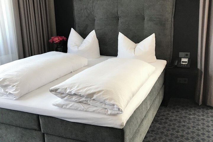 Room 17 of 37