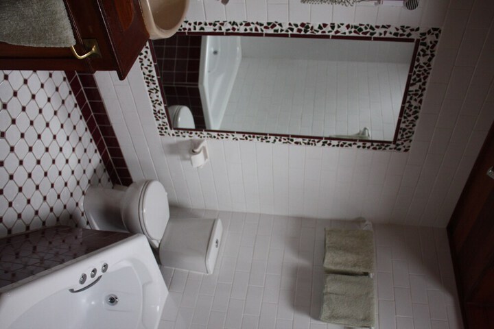 Room 9 of 18