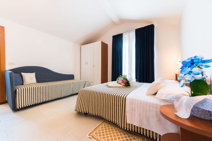 Room 26 of 108