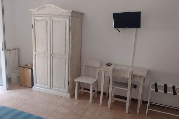 Room 12 of 28