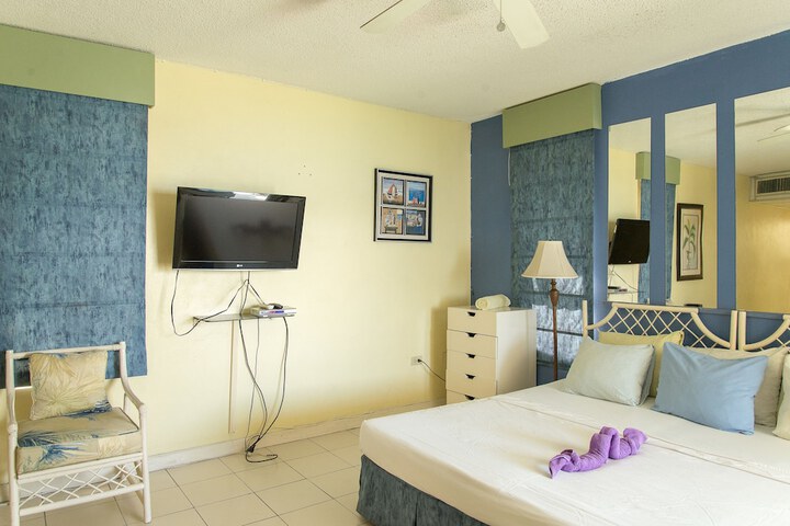 Room 4 of 15
