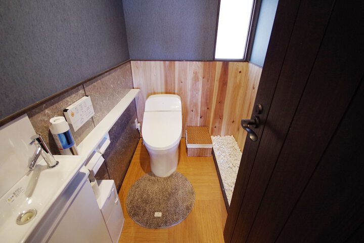 Room 8 of 12