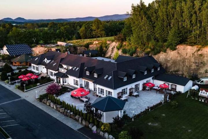 Dwór Skalny Apartamenty Pokoje i Restauracja Karczma Skalna